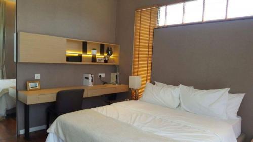 RT Furniture & Renovation - Bed Design 015